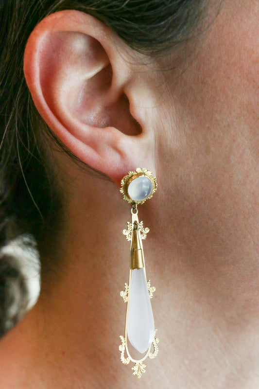 Vintage 18k Yellow Gold Carved Agate Earrings